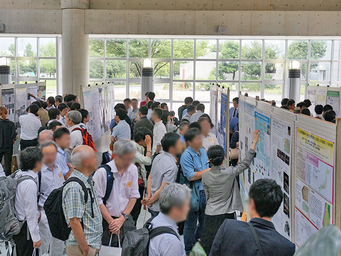 掲示発表の様子